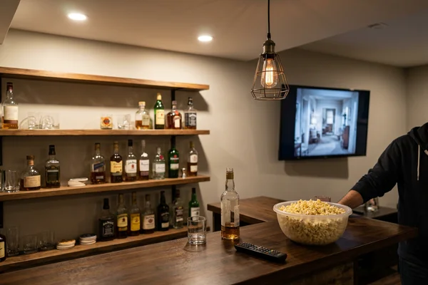 Basement wet bar corner with dimmed warm potlights